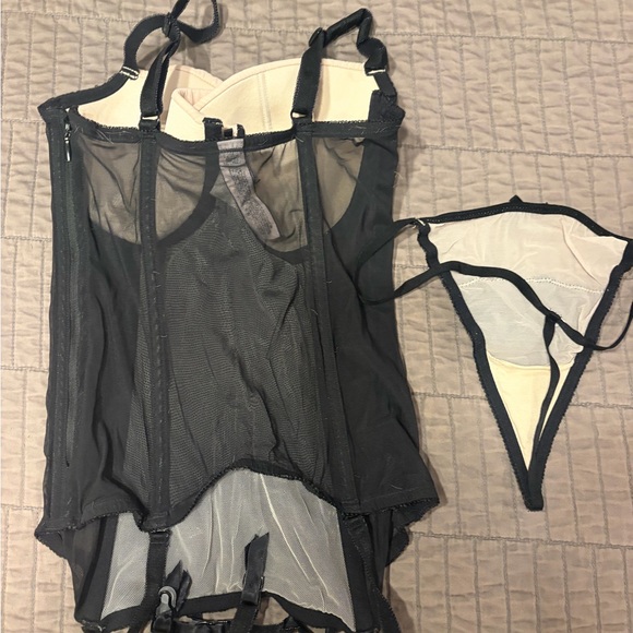 Victoria’s Secret VERY SEXY collection Lace Bustier Corset and Thong Set 36D M/L - Picture 6 of 6